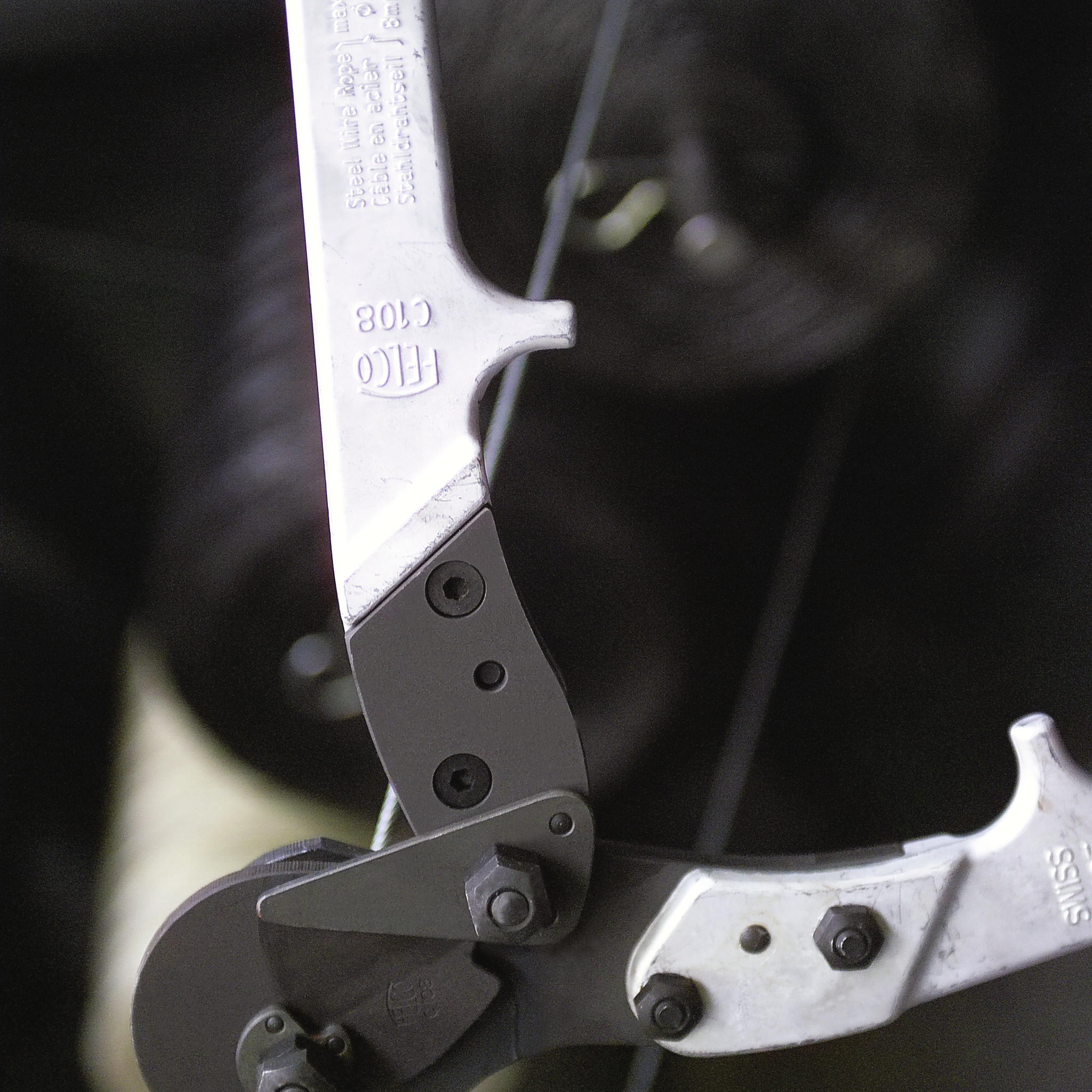 felco-c108-coupe-c-bles-et-fils-deux-mains-aluminium-forg image 3