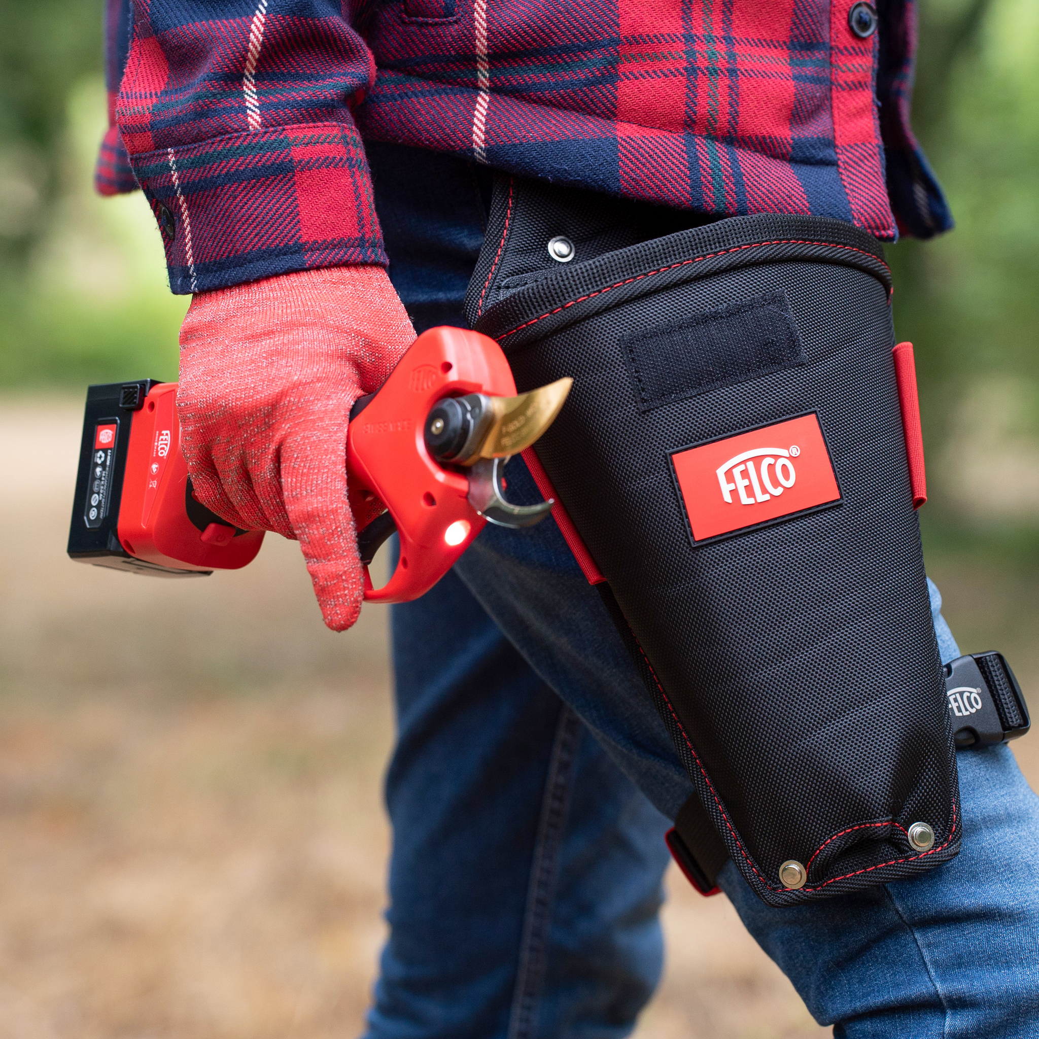 felco-834w-kit-s-cateur-lectrique-avec-batteries-14-4v-3-0ah-mallette-compl-te image 3